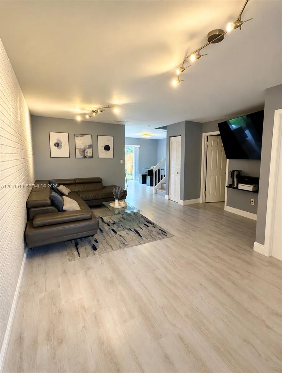 1120 NE 209th Ter, Miami, FL 33179 photo 7