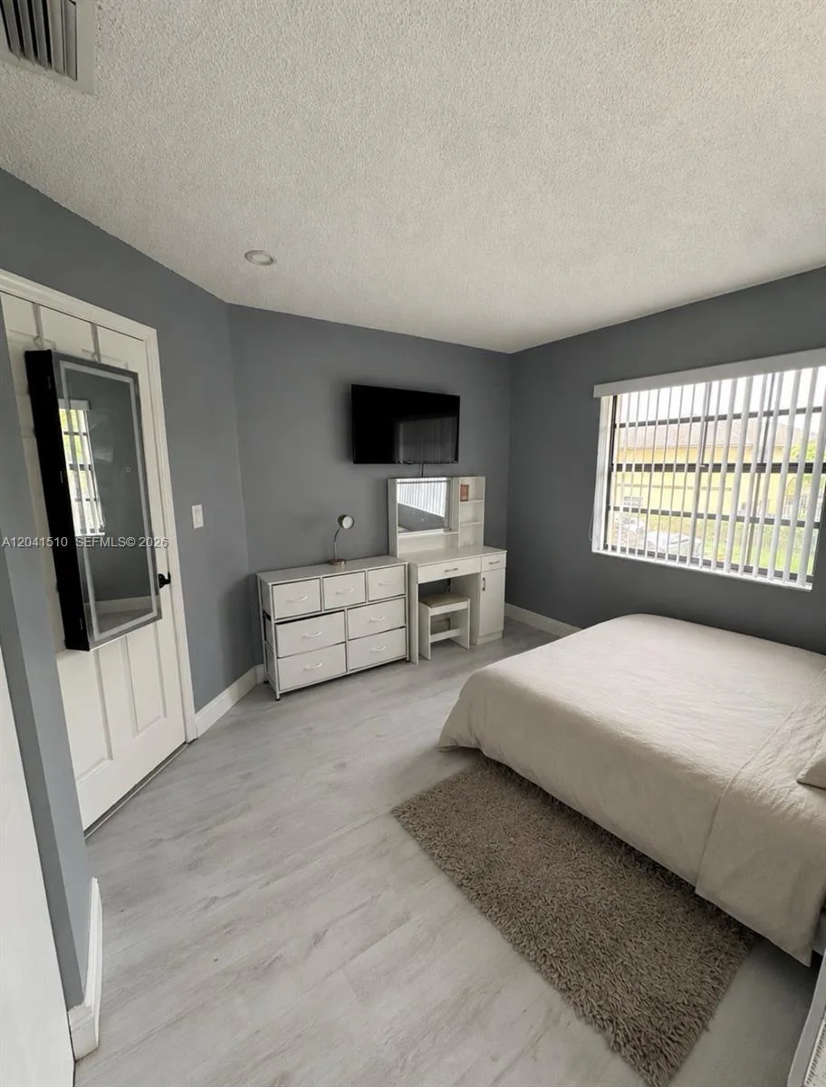 1120 NE 209th Ter, Miami, FL 33179 photo 9