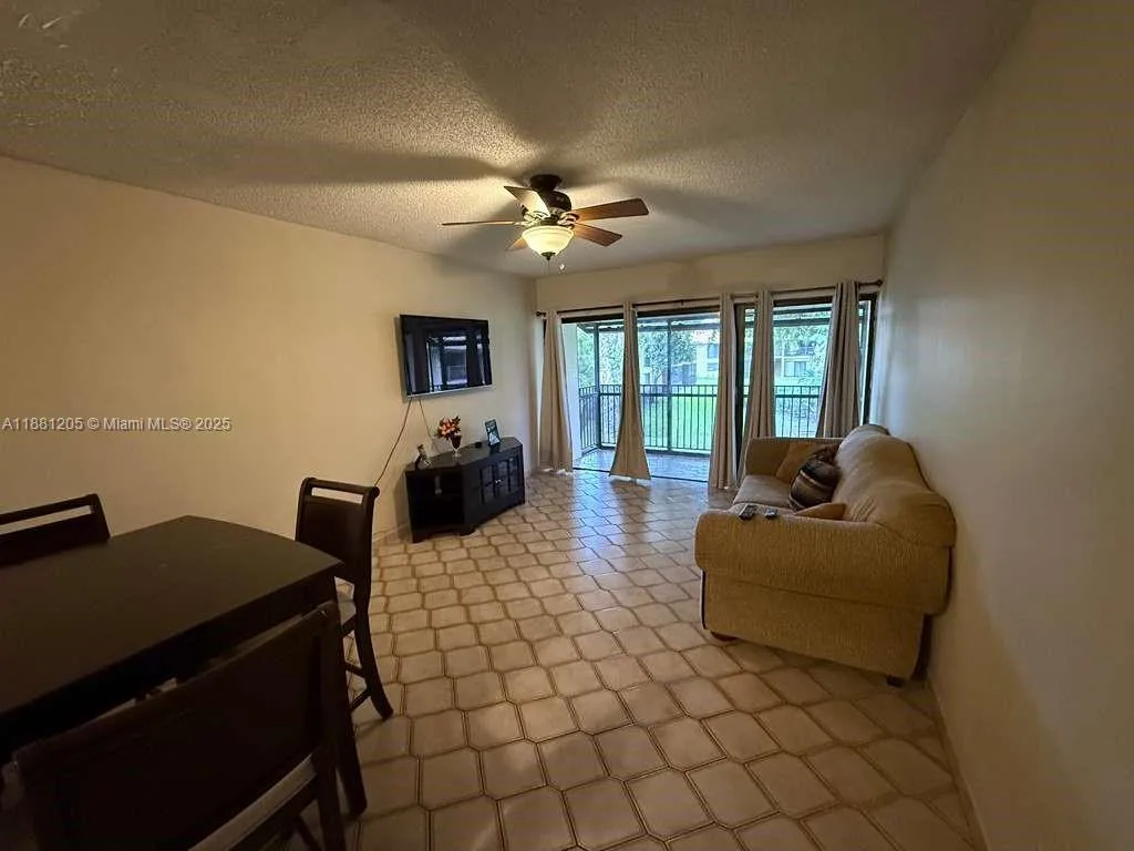 5915 Washington St # 116, Hollywood, FL 33023 photo 2