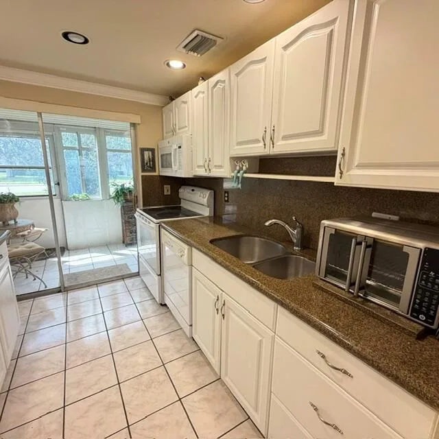 6 Abbey Lane # 104, Delray Beach, FL 33446 photo 11