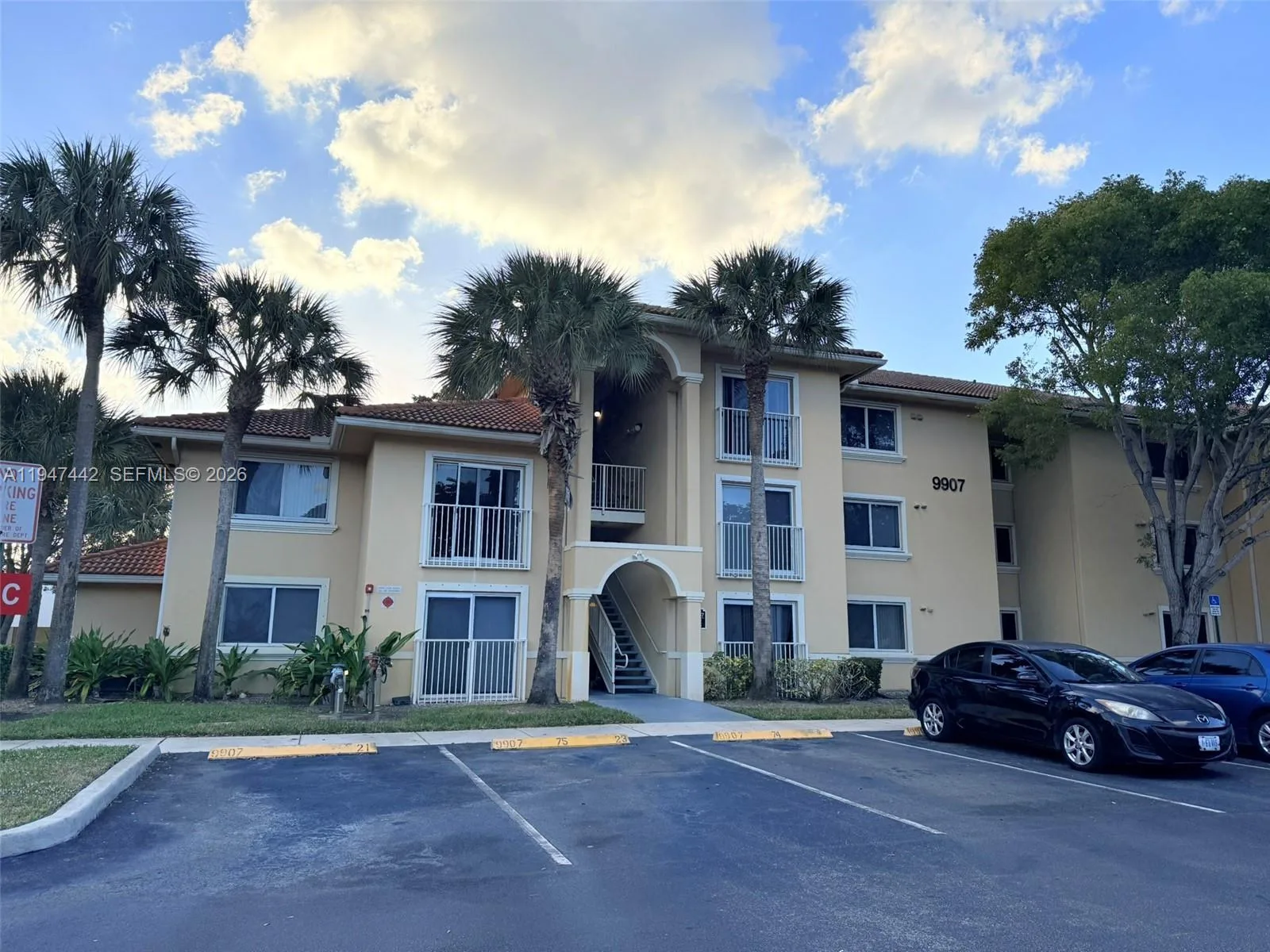 9907 Westwood Dr # 21-2, Tamarac, FL 33321