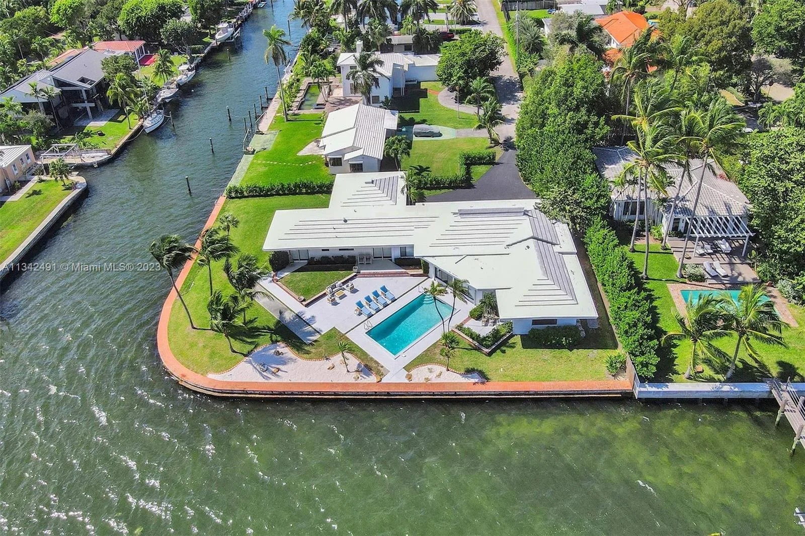 9101 N Bayshore Dr, Miami, FL 33138 photo 3