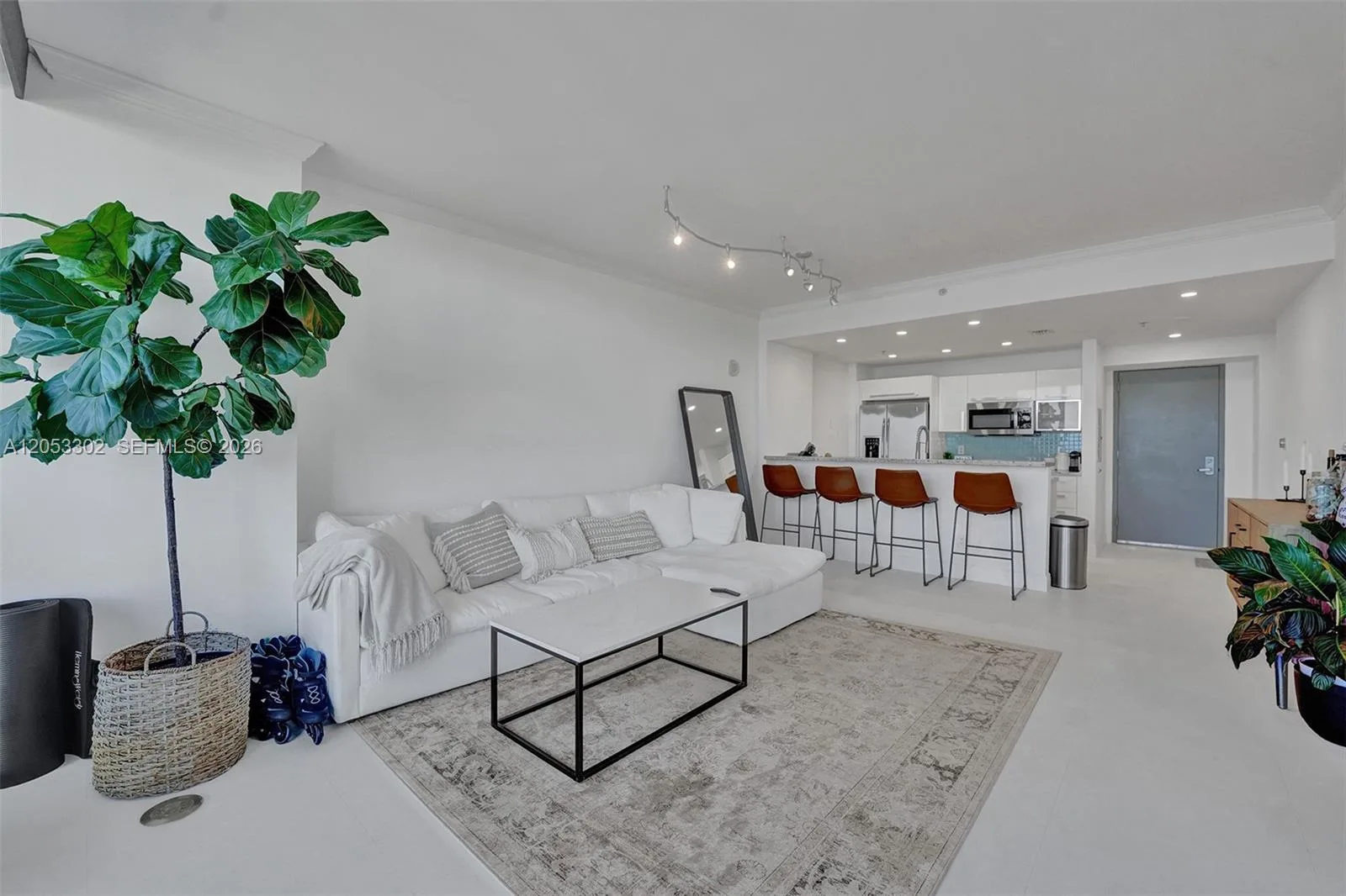 601 NE 36th St # 811, Miami, FL 33137 photo 2