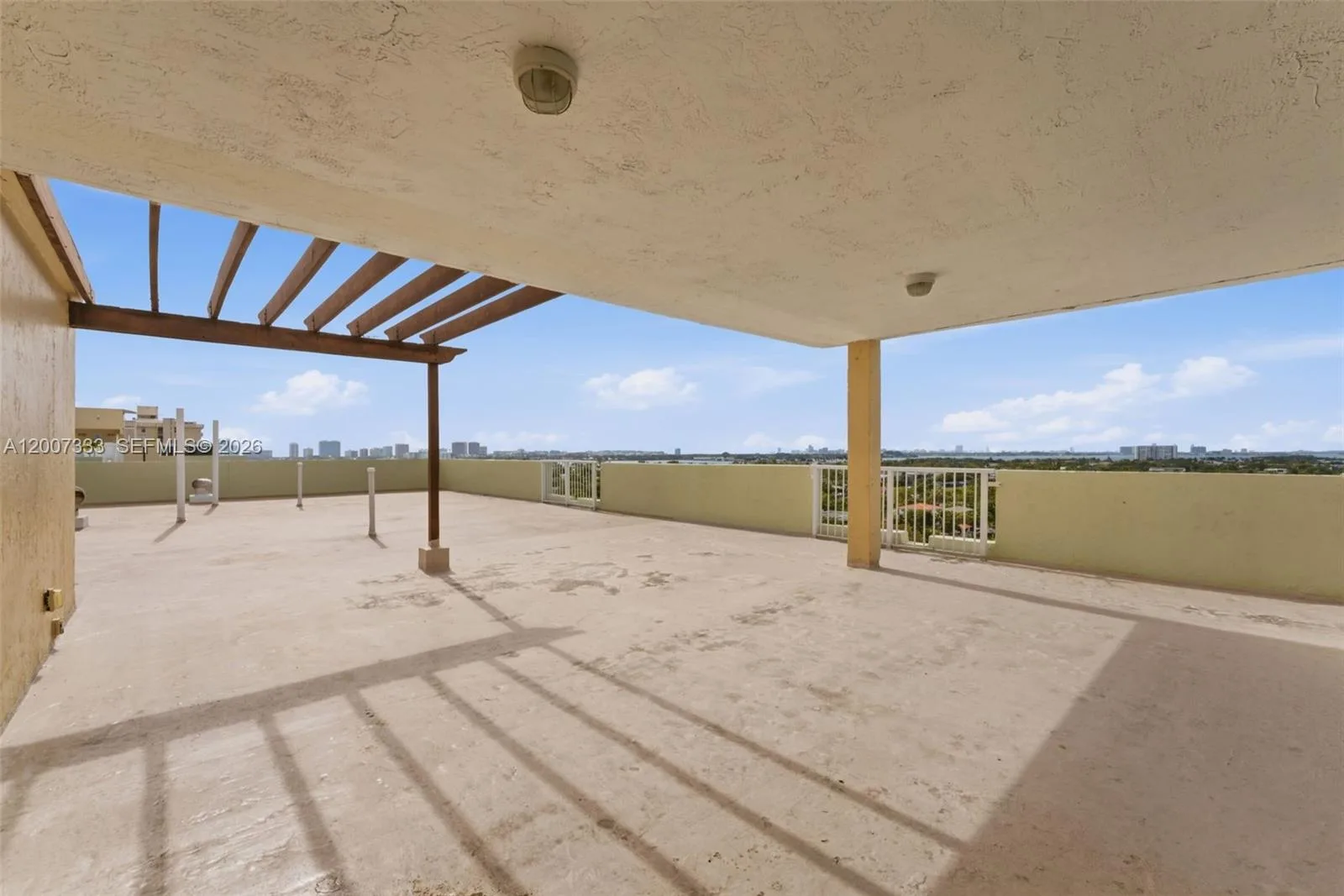 2000 NE 135th St # PH, North Miami, FL 33181 photo 8