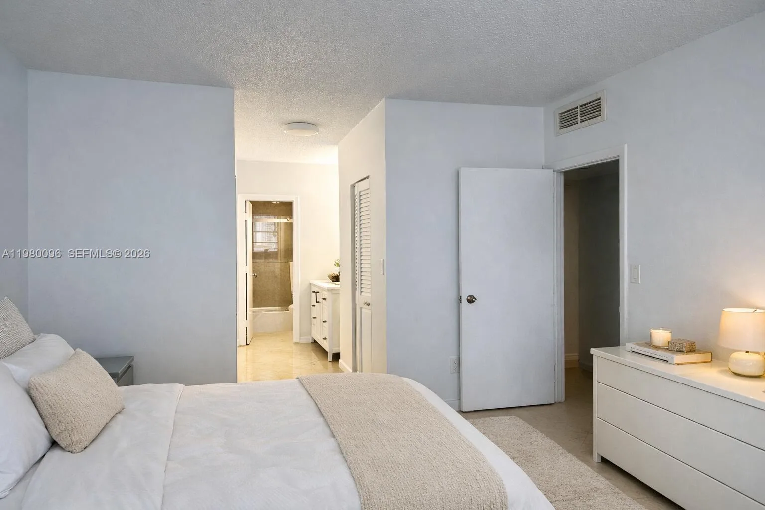 300 Bayview Dr # 1107, Sunny Isles Beach, FL 33160 photo 7