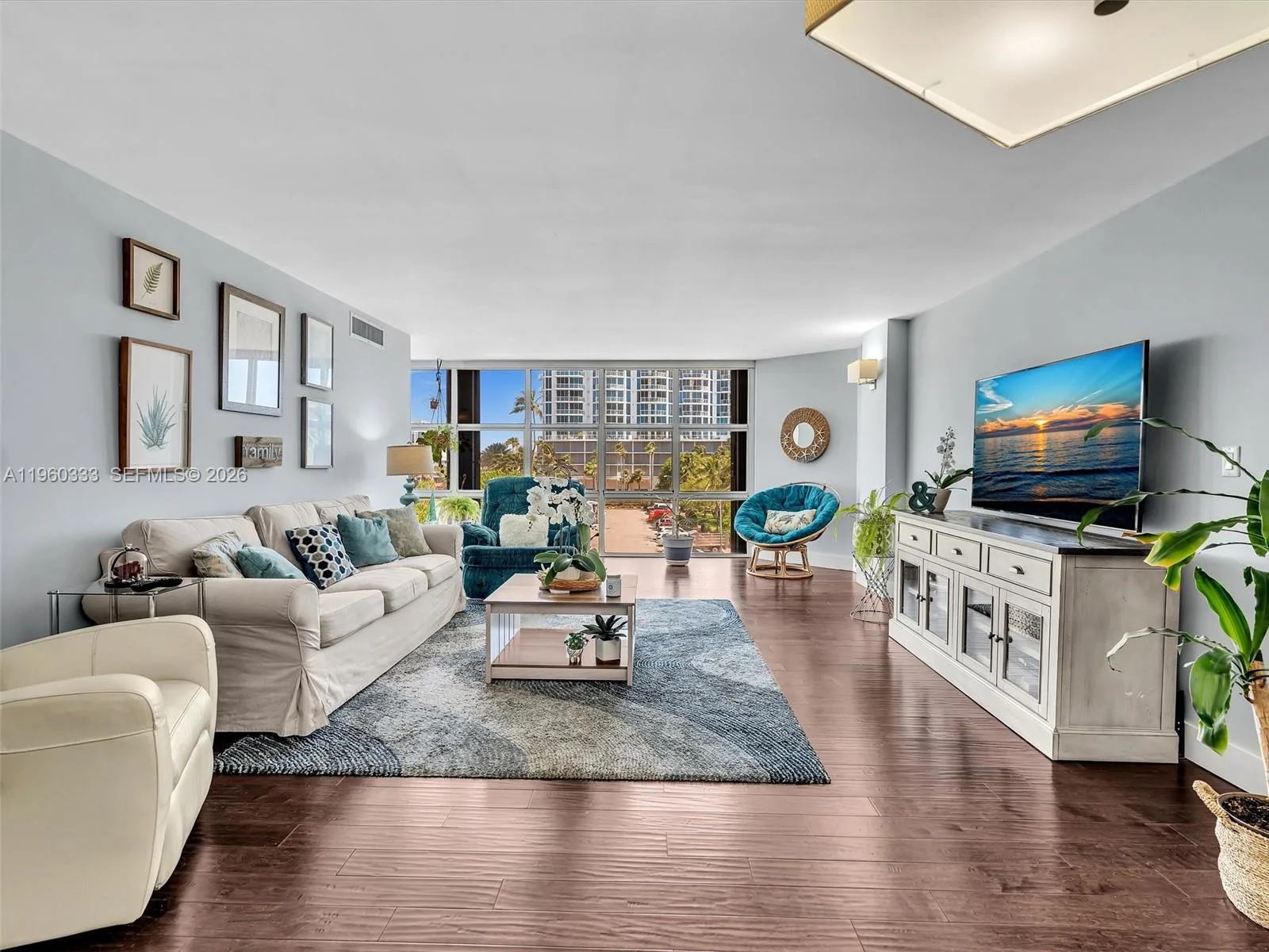 6423 Collins Ave # 409, Miami Beach, FL 33141