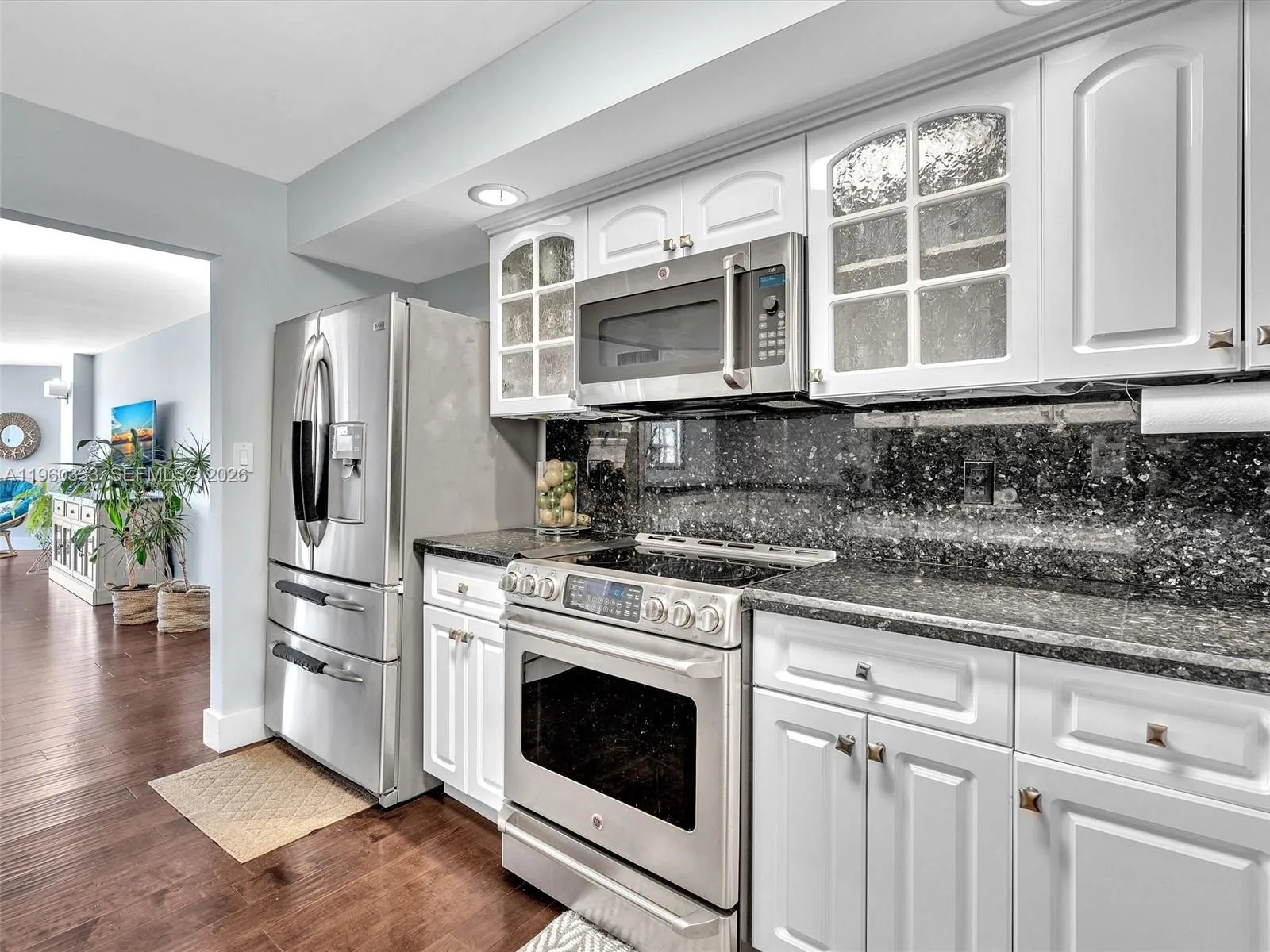 6423 Collins Ave # 409, Miami Beach, FL 33141 photo 9
