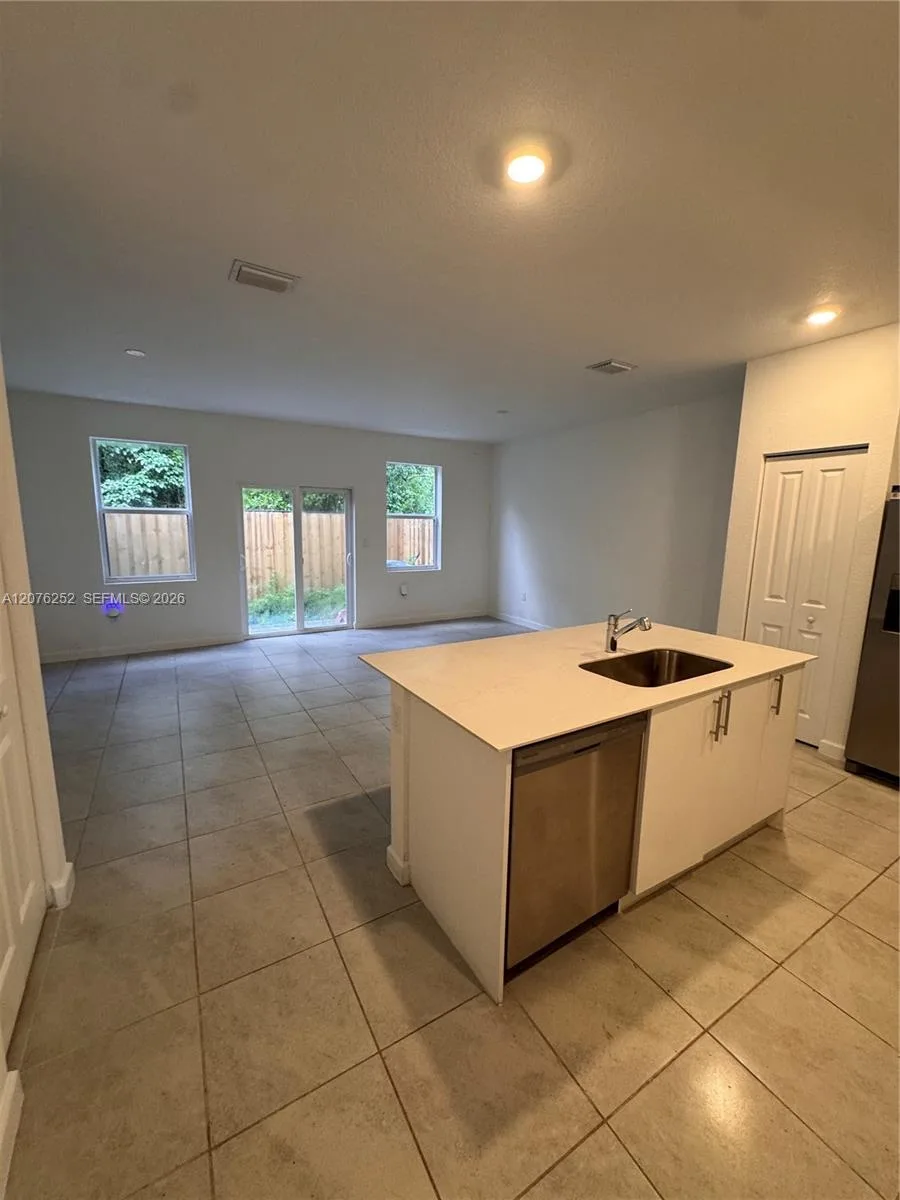 194 SE 10th Ct, Florida City, FL 33034 photo 4