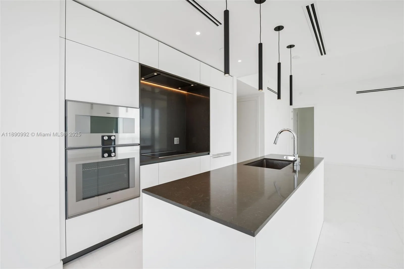 300 Biscayne Boulevard Way # 5207W, Miami, FL 33131 photo 13
