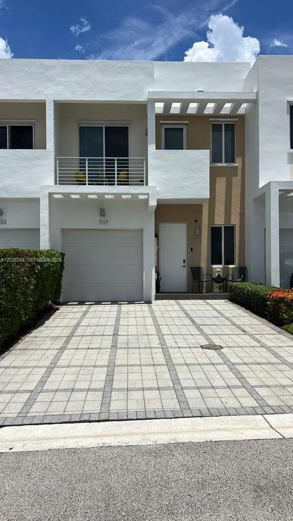 7117 NW 103rd Path, Doral, FL 33178