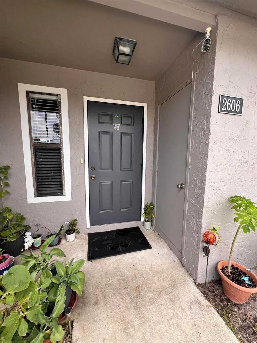 2606 CANALSIDE Drive, FL 33463 photo 2