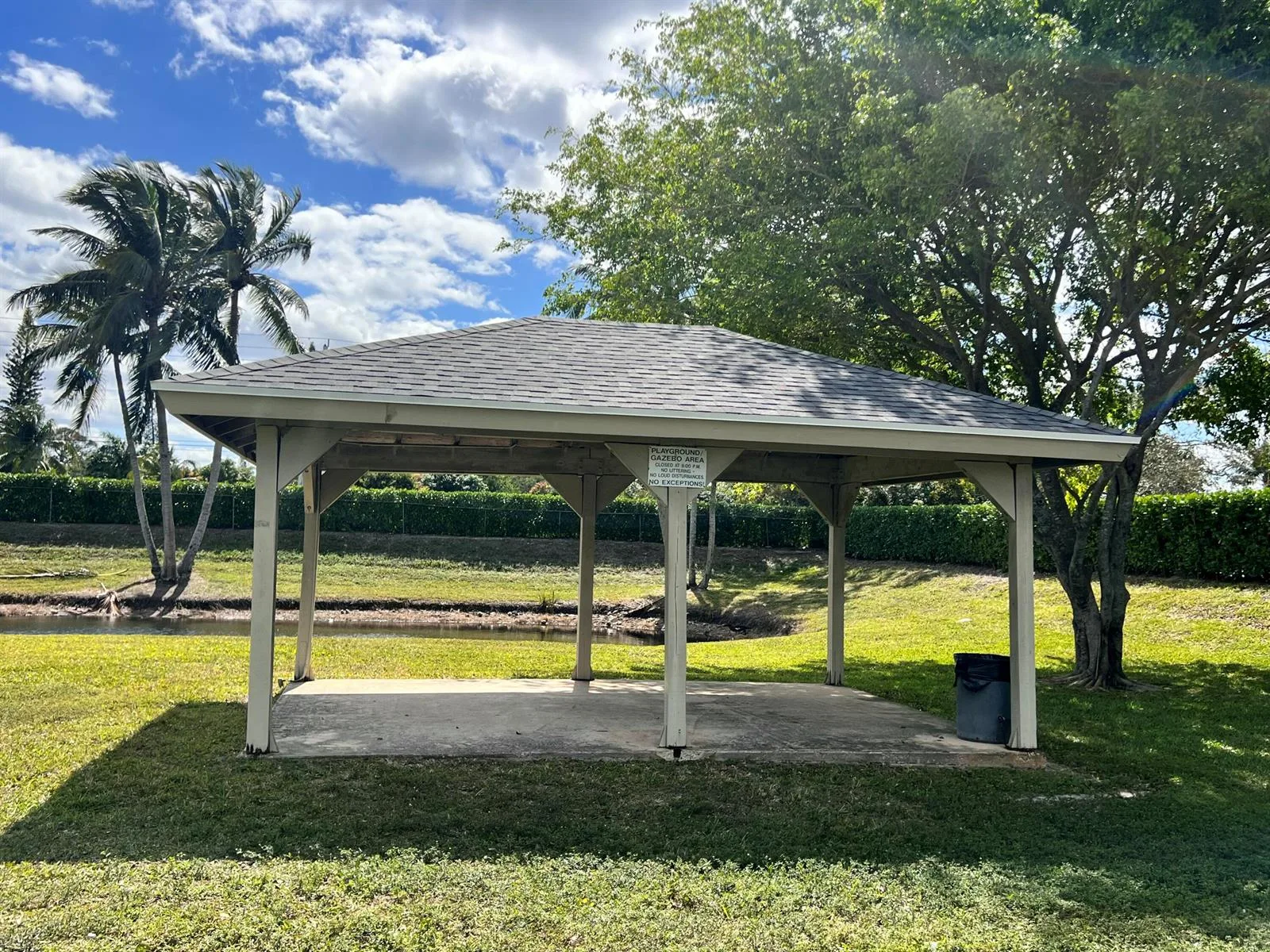 2606 CANALSIDE Drive, FL 33463 photo 9
