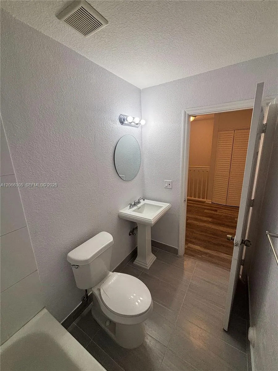 14084 NE 2nd Ave # 14084, Miami, FL 33161 photo 6