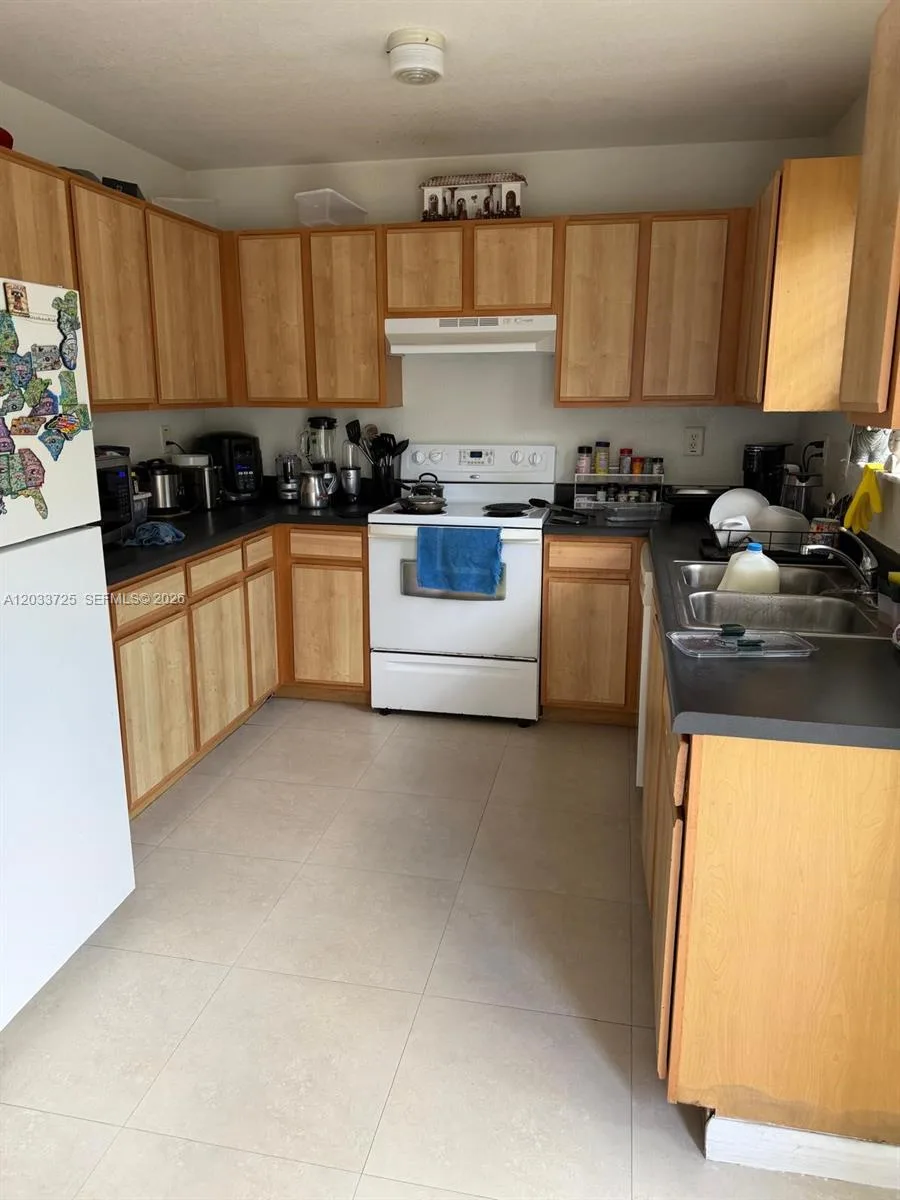 2066 NE 167th St # 3-108, North Miami Beach, FL 33162 photo 9