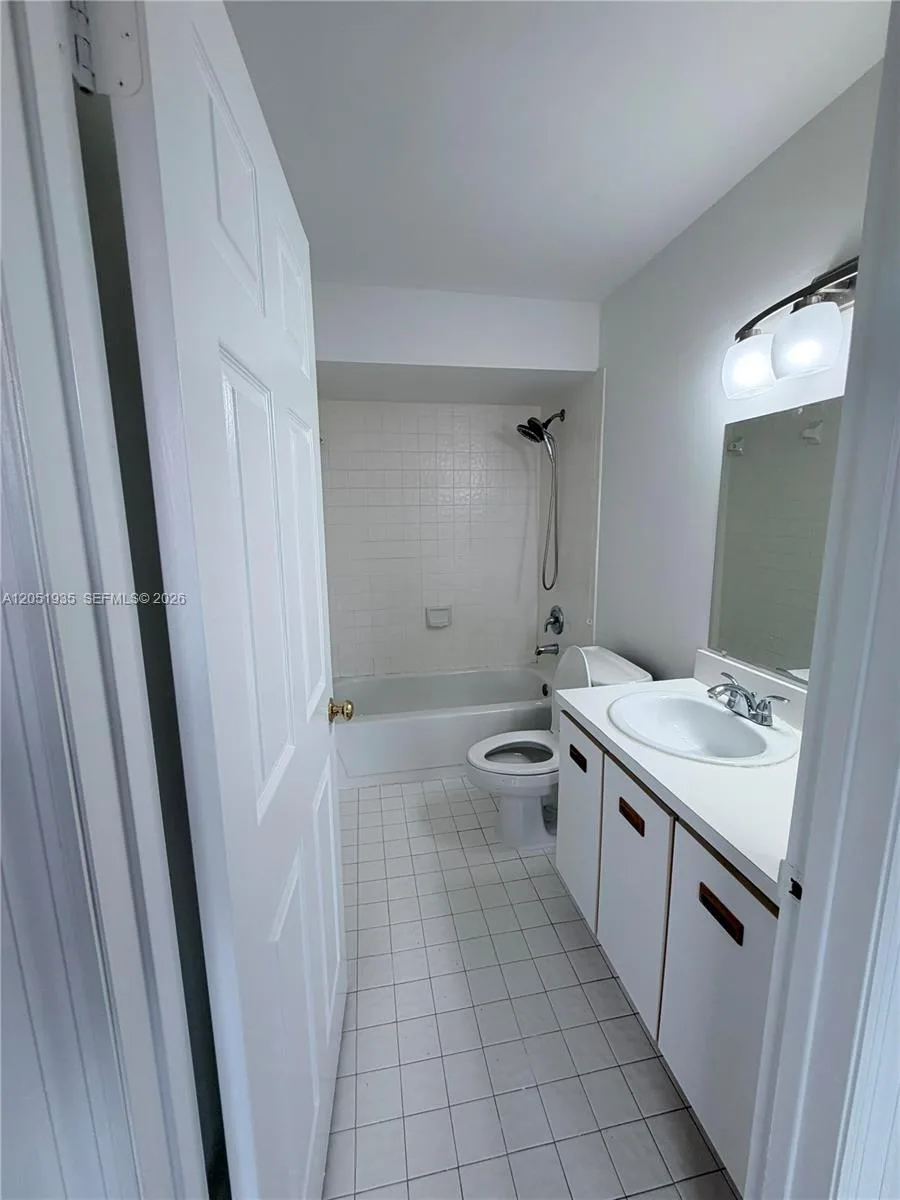 9850 Hammocks Blvd # 107, Miami, FL 33196 photo 12