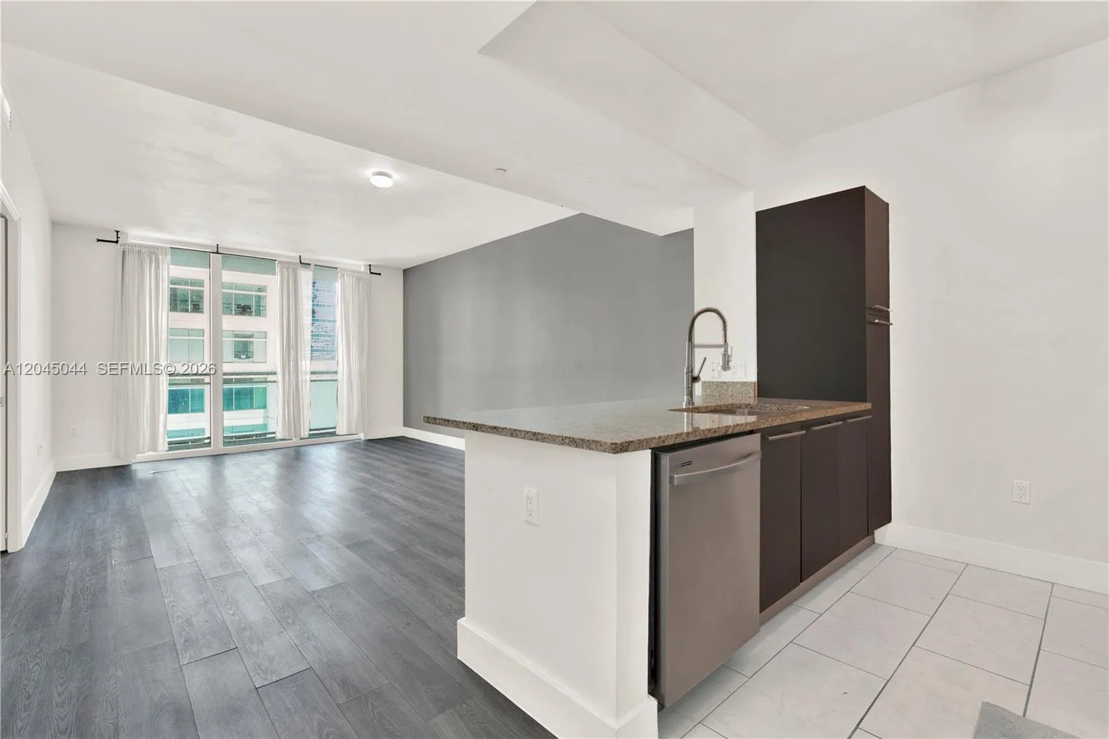 950 Brickell Bay Dr # 802, Miami, FL 33131 photo 2