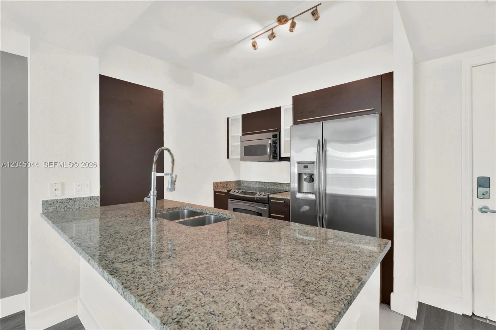 950 Brickell Bay Dr # 802, Miami, FL 33131 photo 4