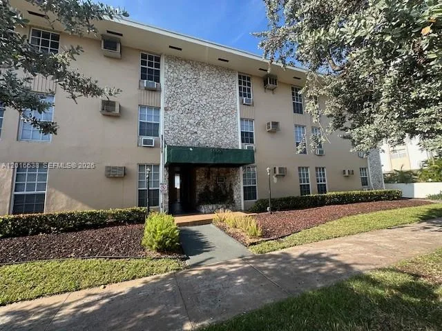1400 S Douglas Rd # 14, Coral Gables, FL 33134