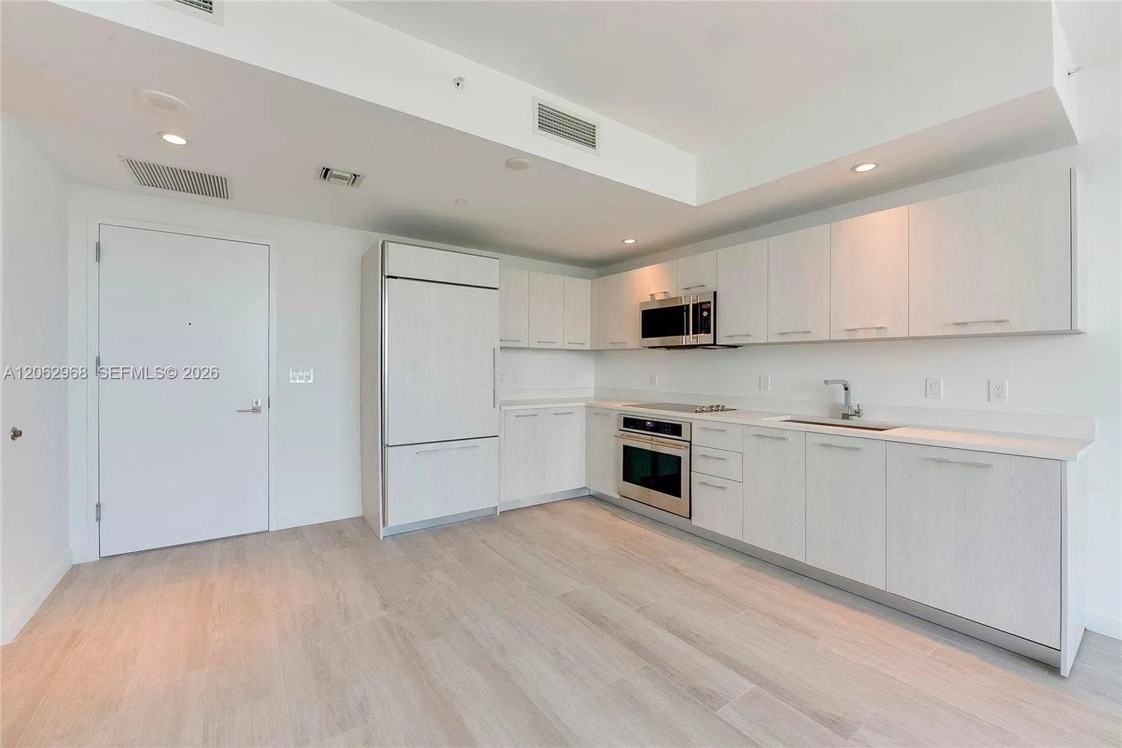 55 SW 9th St # 3507, Miami, FL 33130 photo 5