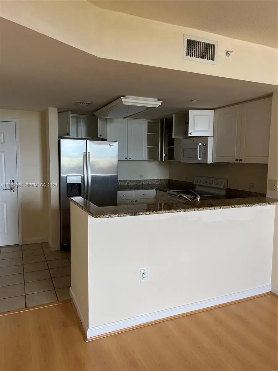 19501 W Country Club Dr # 611, Aventura, FL 33180