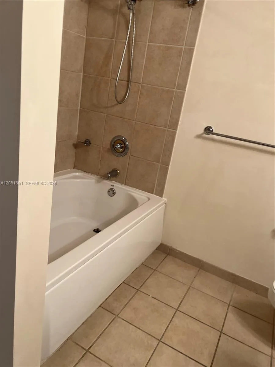19501 W Country Club Dr # 611, Aventura, FL 33180 photo 12