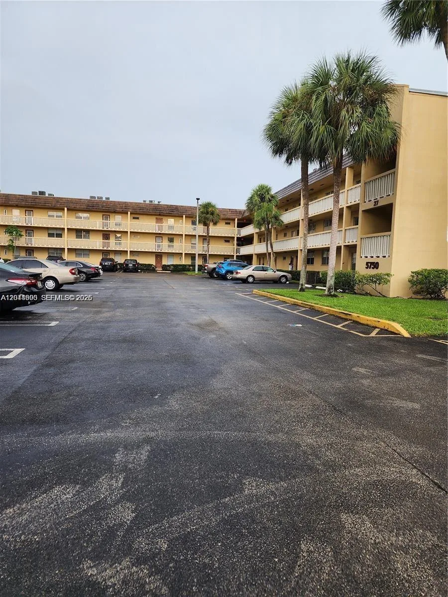5750 NW 64th Ave # 303, Tamarac, FL 33319