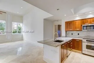 60 Edgewater Dr # LE, Coral Gables, FL 33133
