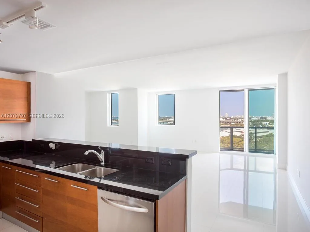 244 Biscayne Blvd # 2402, Miami, FL 33132