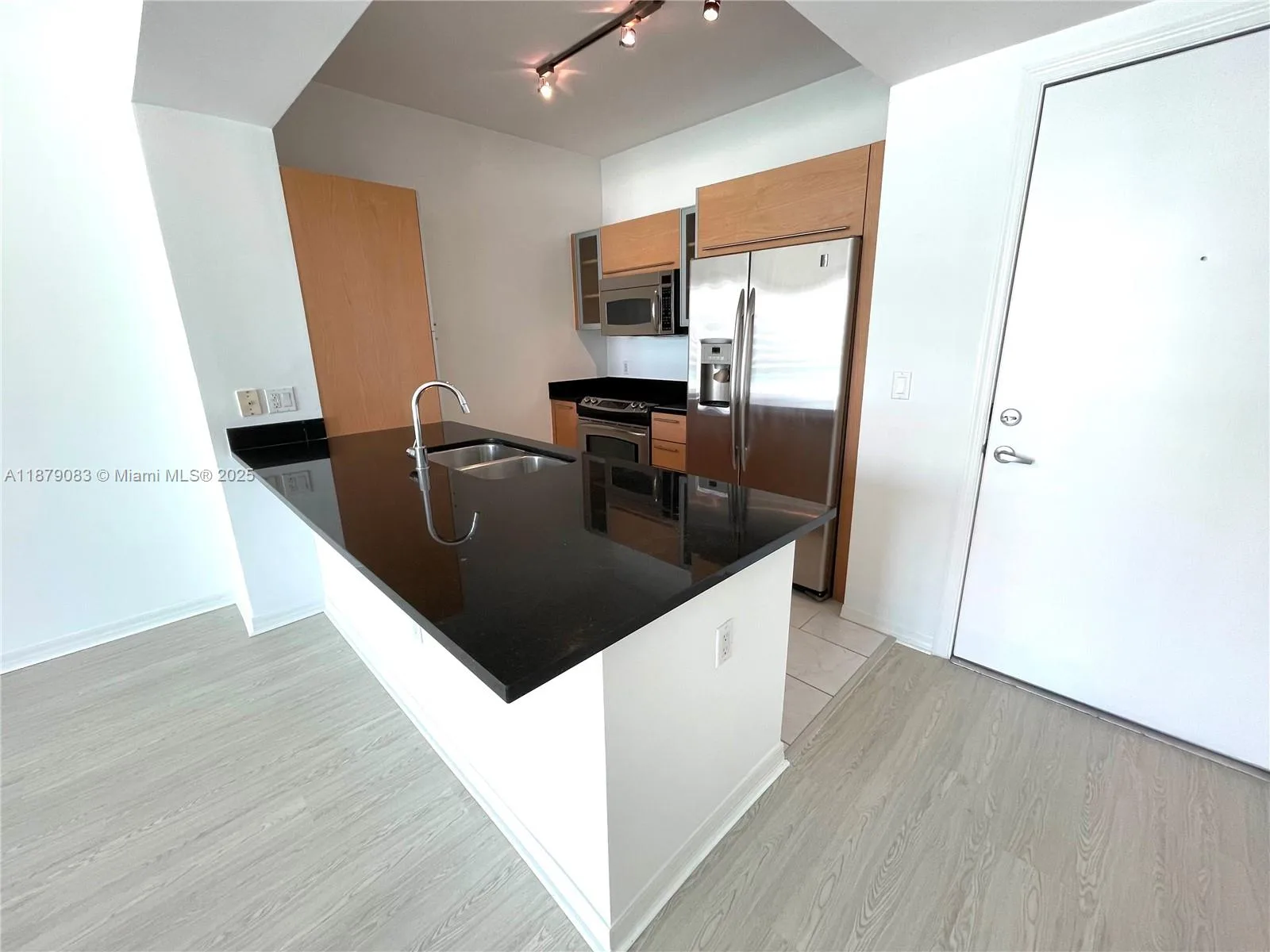 950 Brickell Bay Dr # 3902, Miami, FL 33131