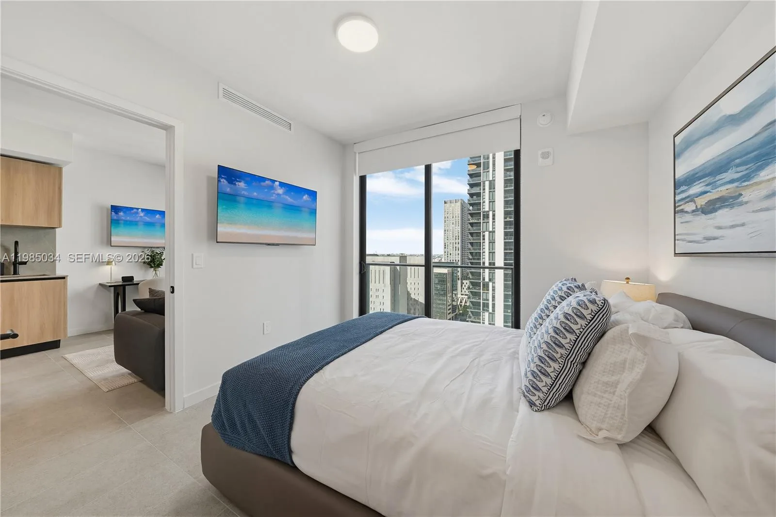 121 NE 5th St # 2706, Miami, FL 33132 photo 2