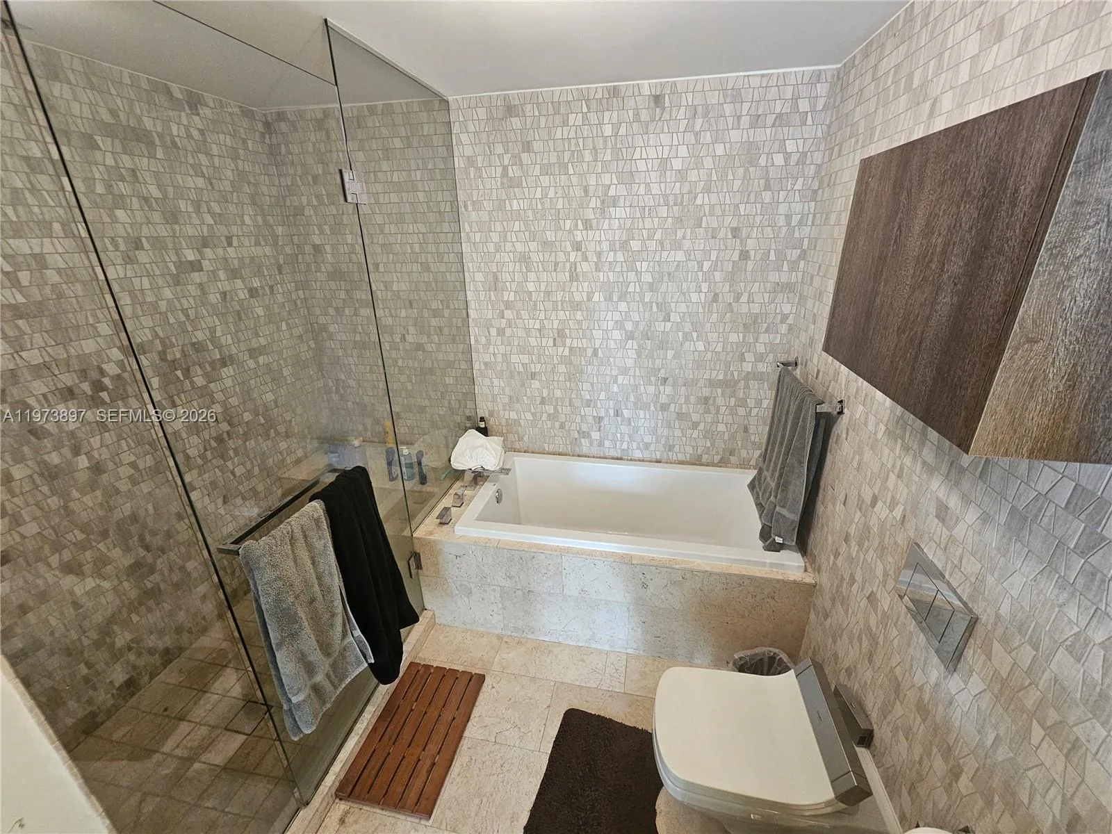 68 SE 6th St # 1806, Miami, FL 33131 photo 12