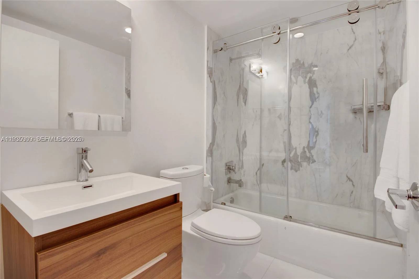 155 Ocean Lane Dr # 104, Key Biscayne, FL 33149 photo 9