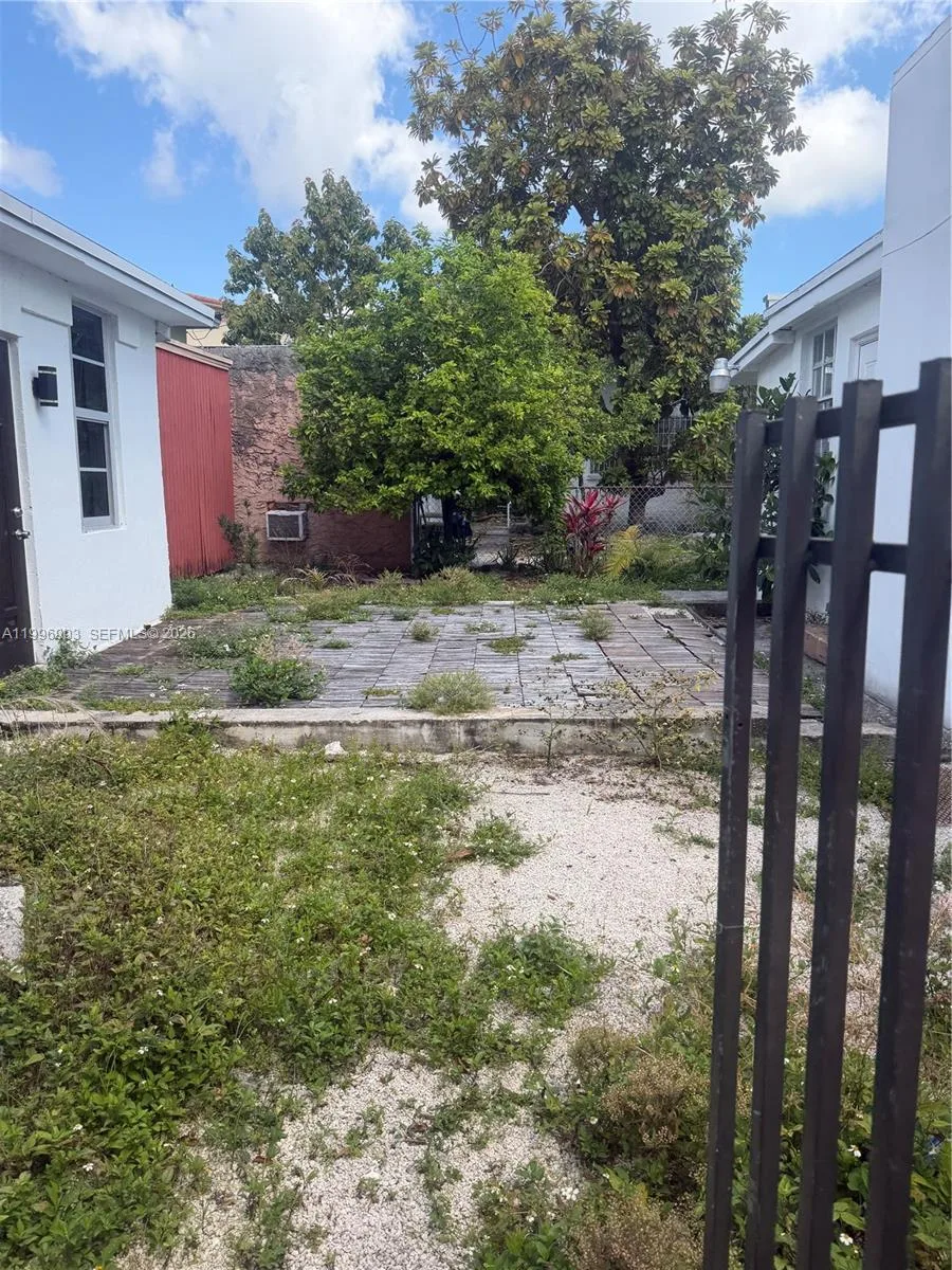 634 SW 10th Ave, Miami, FL 33130 photo 12