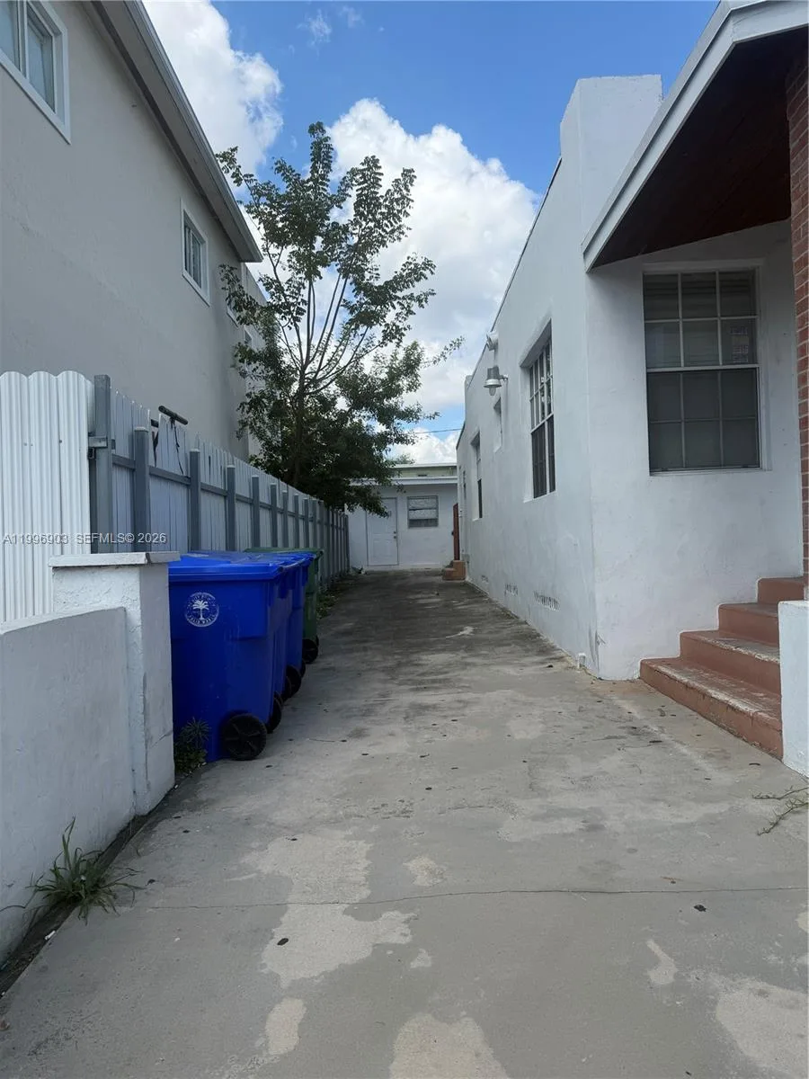 634 SW 10th Ave, Miami, FL 33130 photo 4