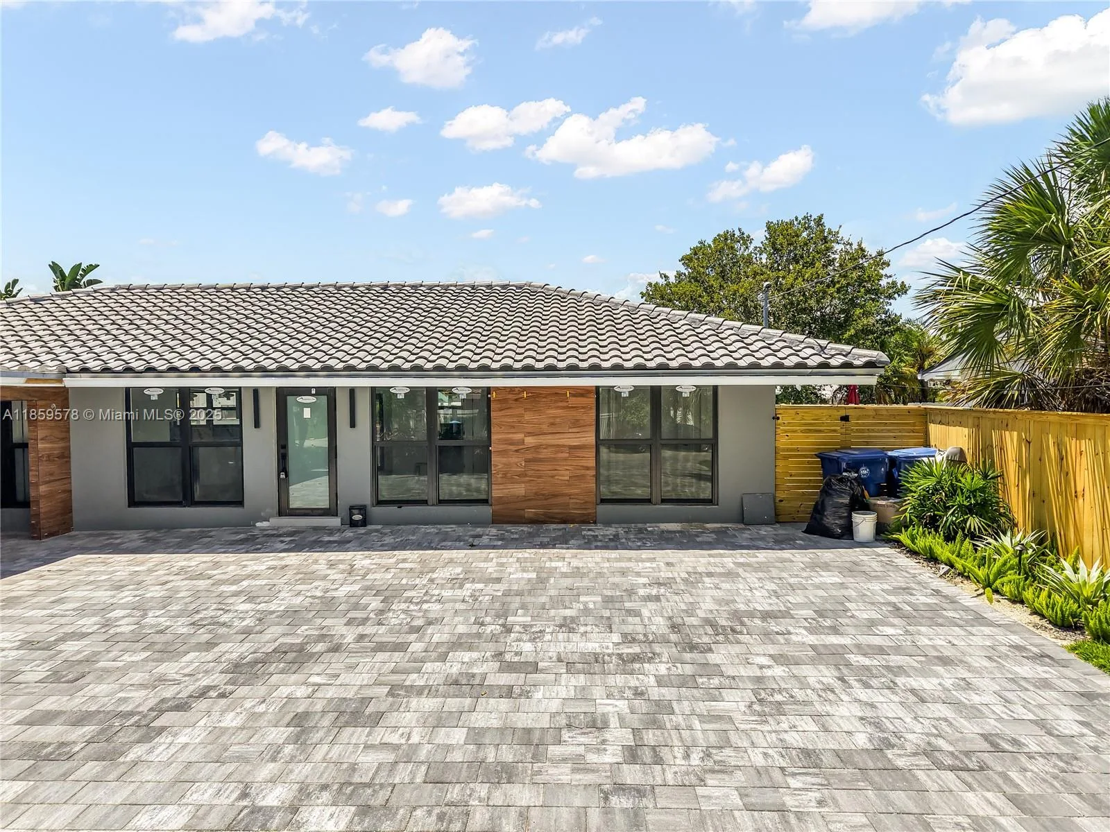 2417 NE 18th Ave, Wilton Manors, FL 33305 photo 2