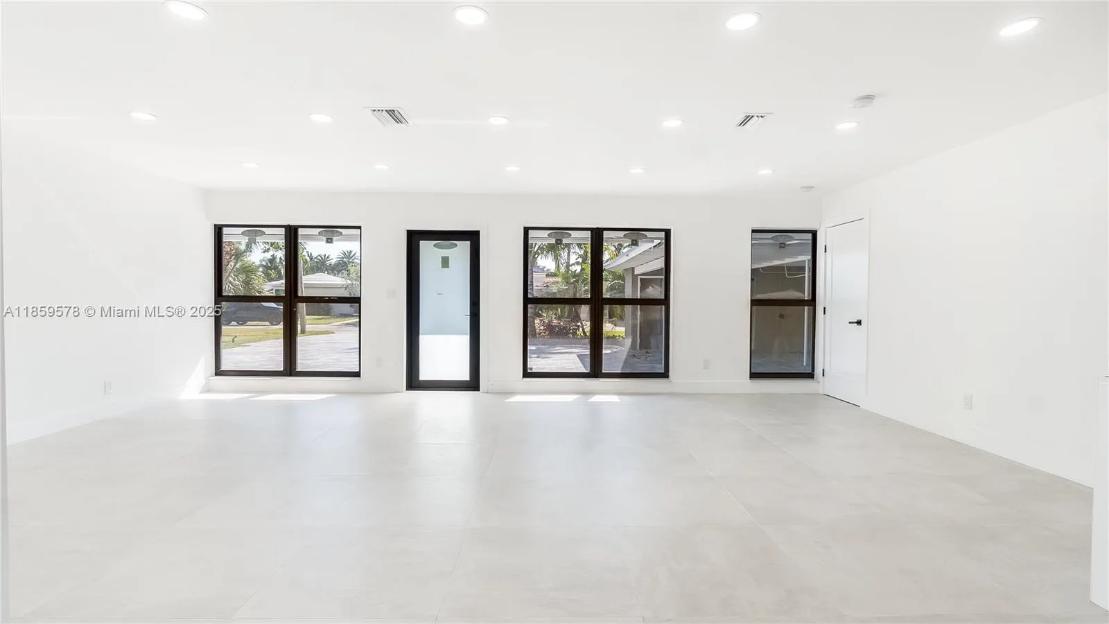 2417 NE 18th Ave, Wilton Manors, FL 33305 photo 4