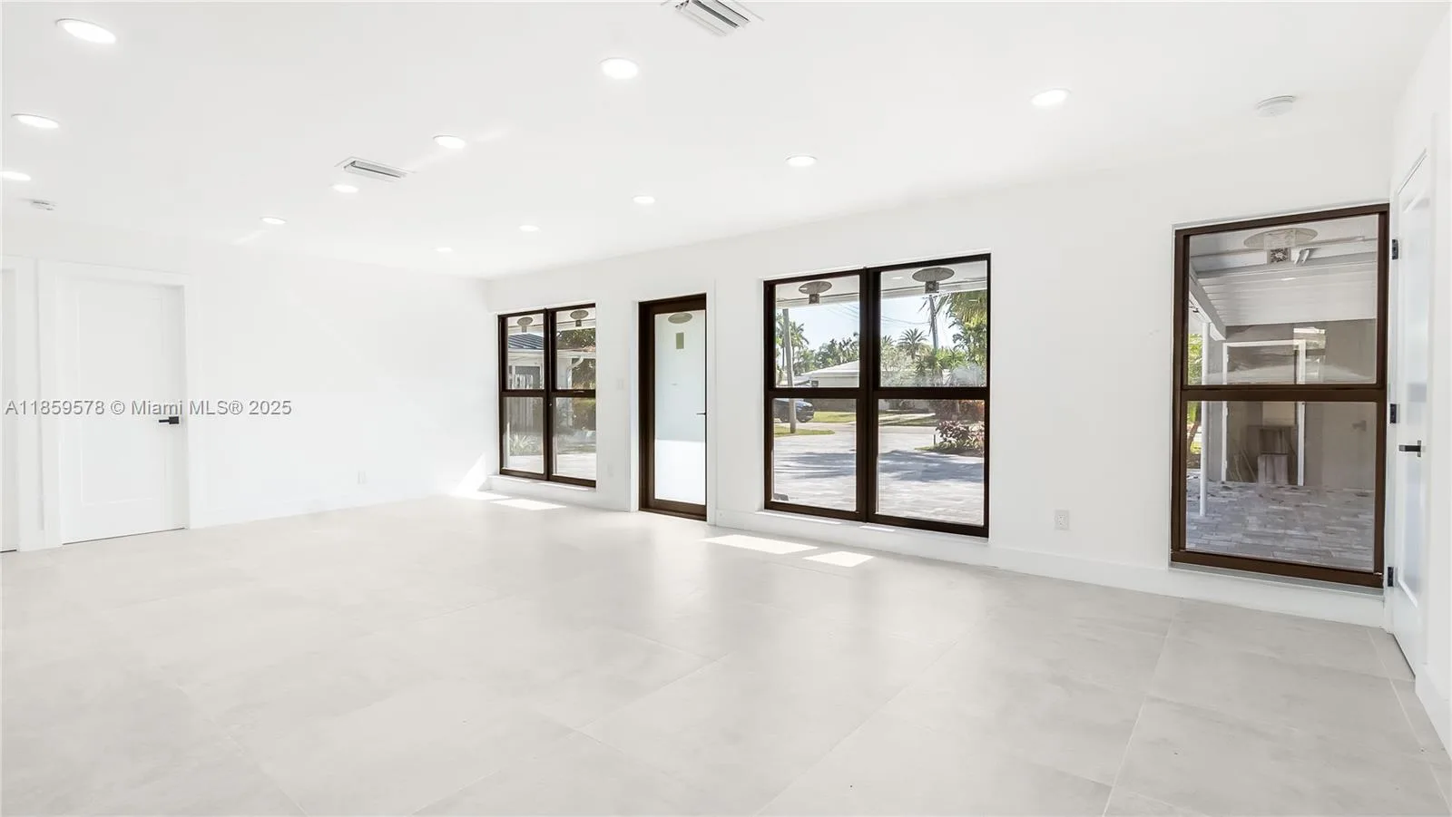 2417 NE 18th Ave, Wilton Manors, FL 33305 photo 6