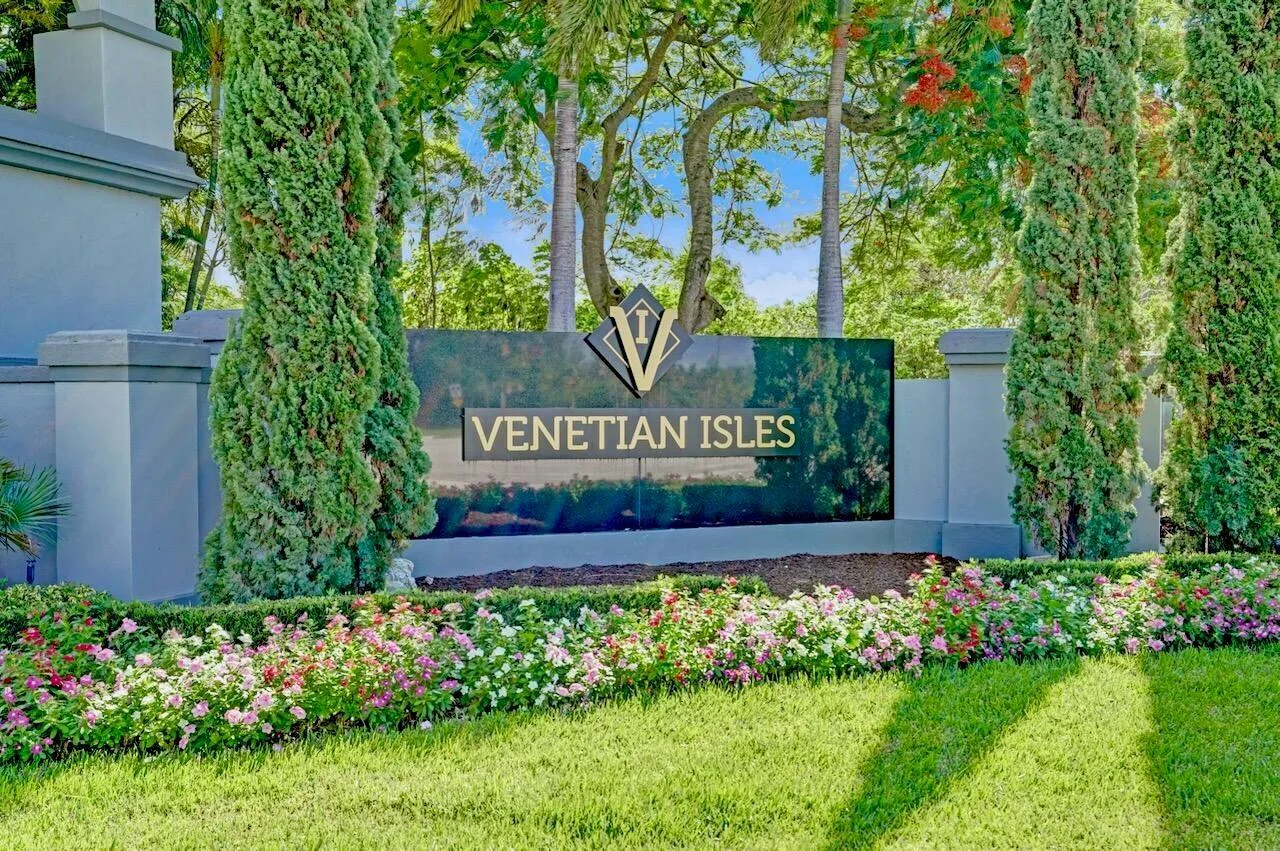 8498 LOGIA Circle, Boynton Beach, FL 33472