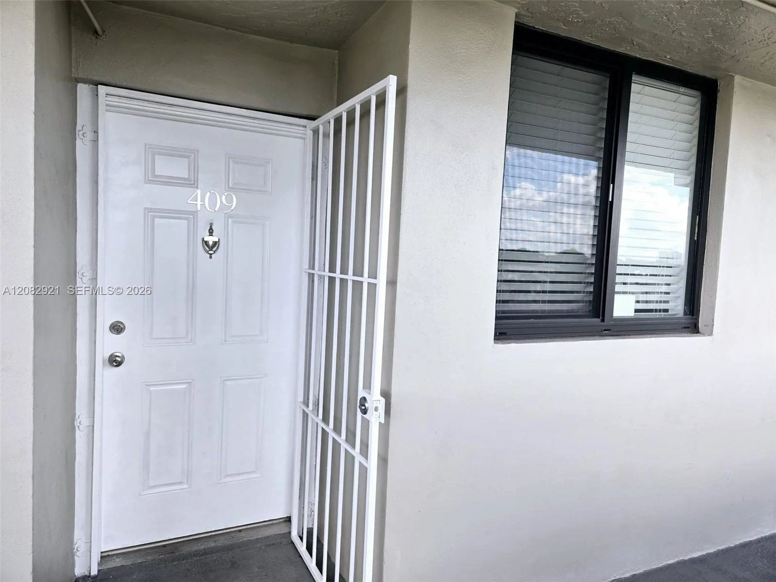 10290 NW 9th St Cir # 409, Miami, FL 33172