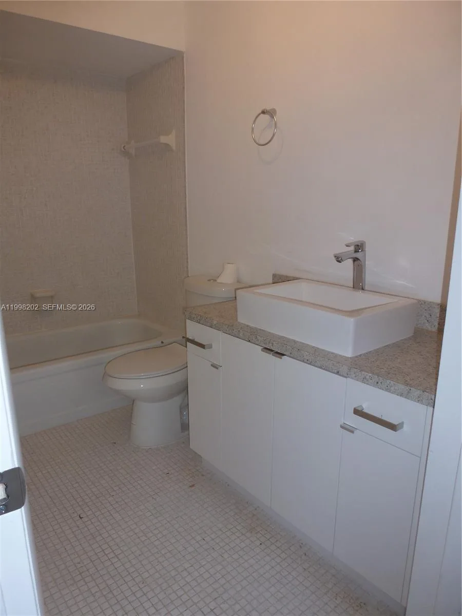 220 Lakeview Dr # 301, Weston, FL 33326 photo 10