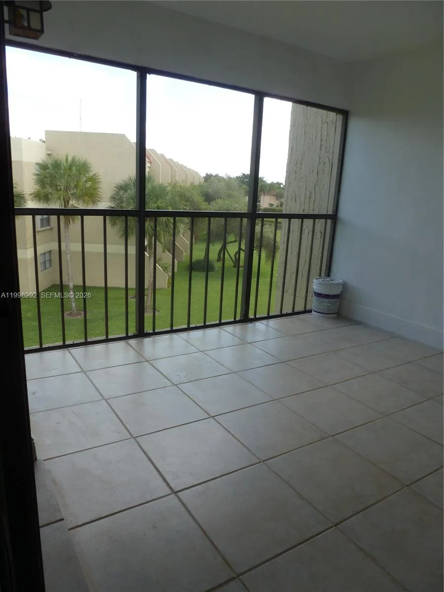 220 Lakeview Dr # 301, Weston, FL 33326 photo 11