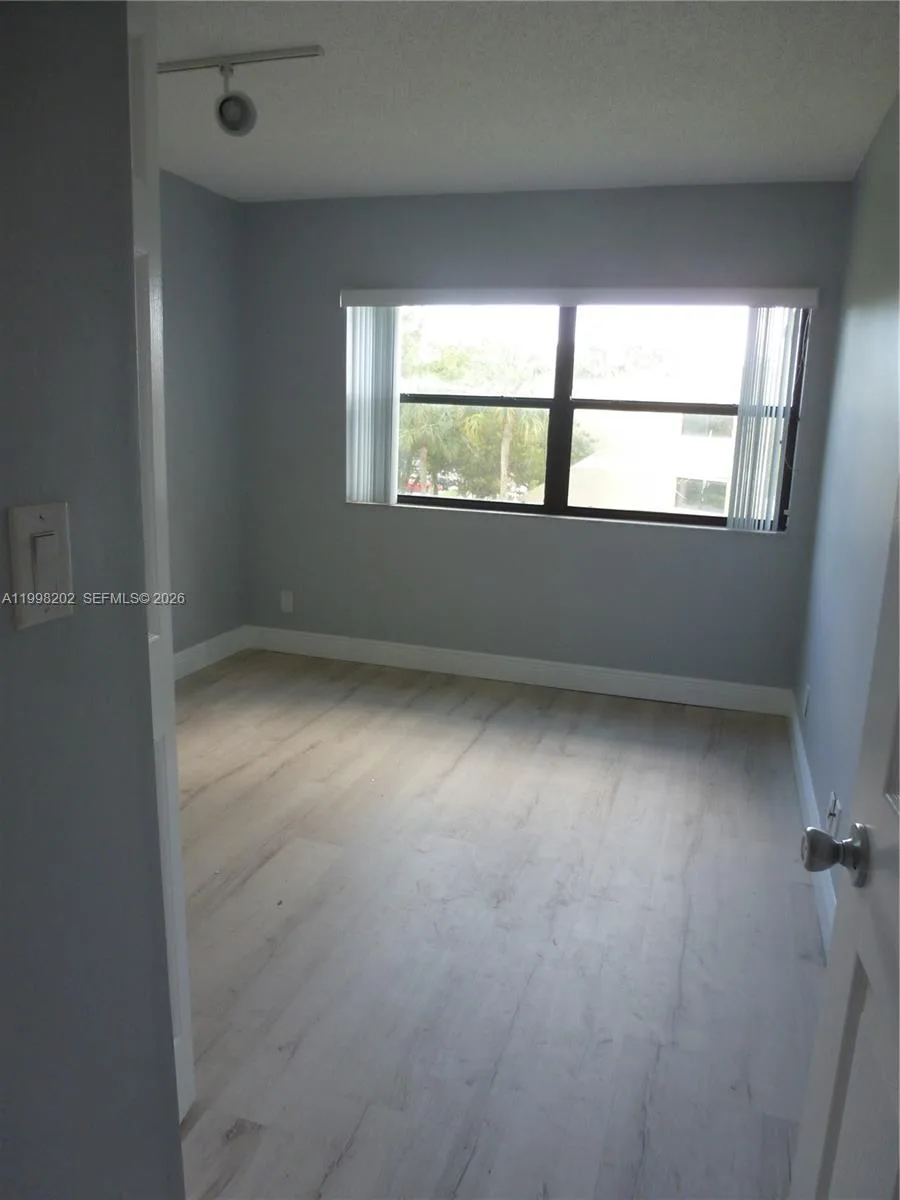220 Lakeview Dr # 301, Weston, FL 33326 photo 8