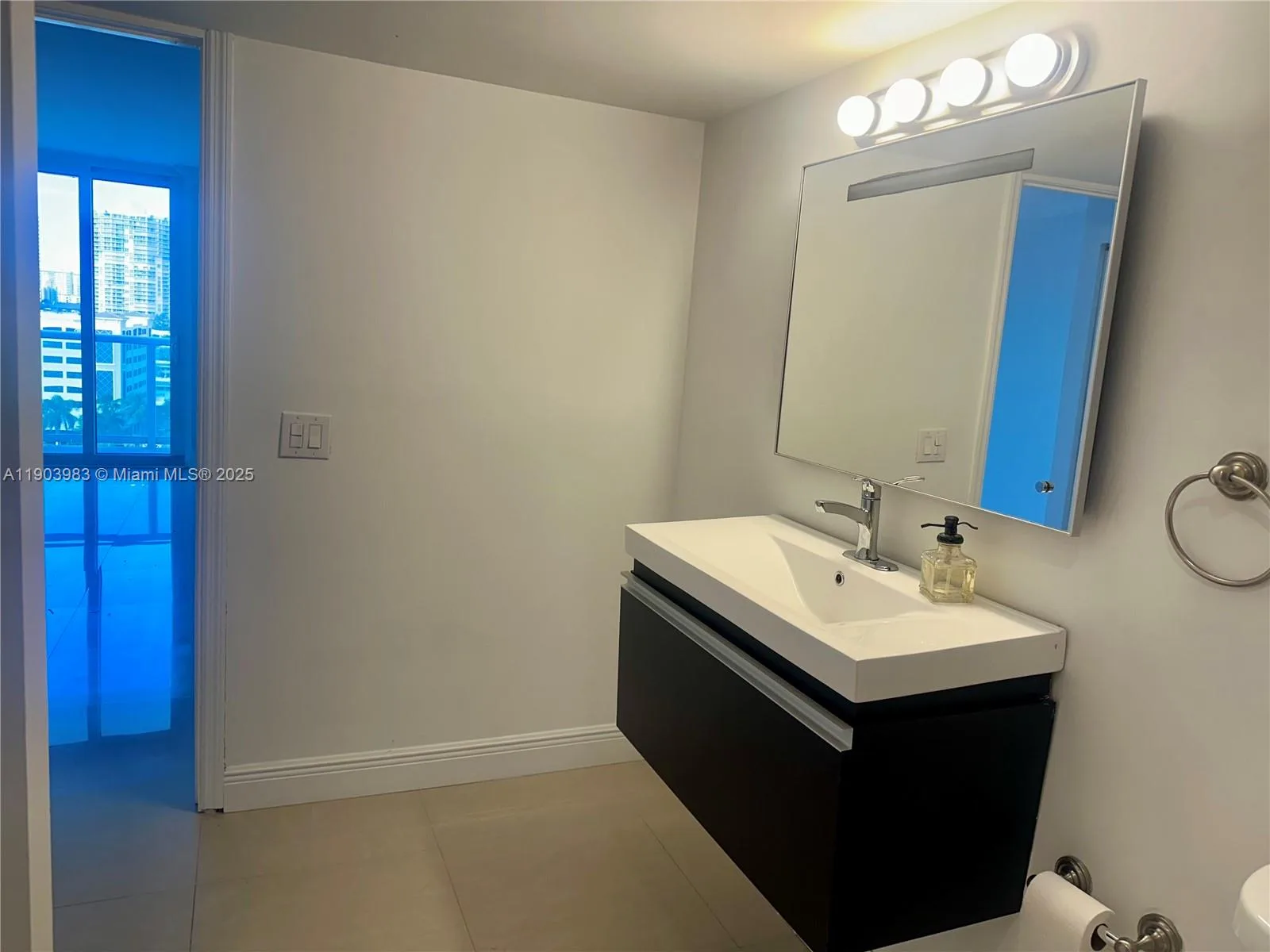 100 Bayview Dr # 1230, Sunny Isles Beach, FL 33160 photo 12