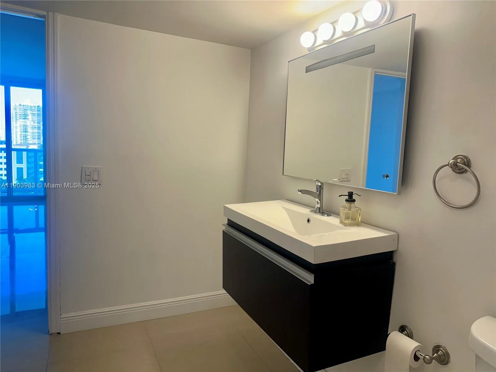 100 Bayview Dr # 1230, Sunny Isles Beach, FL 33160 photo 13