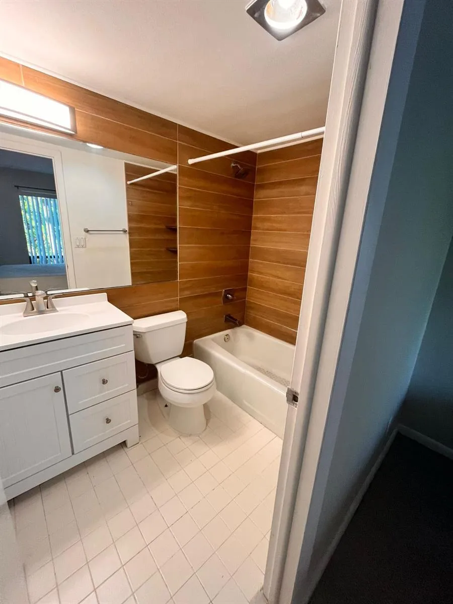 3050 Presidential Way # 206, West Palm Beach, FL 33401 photo 7