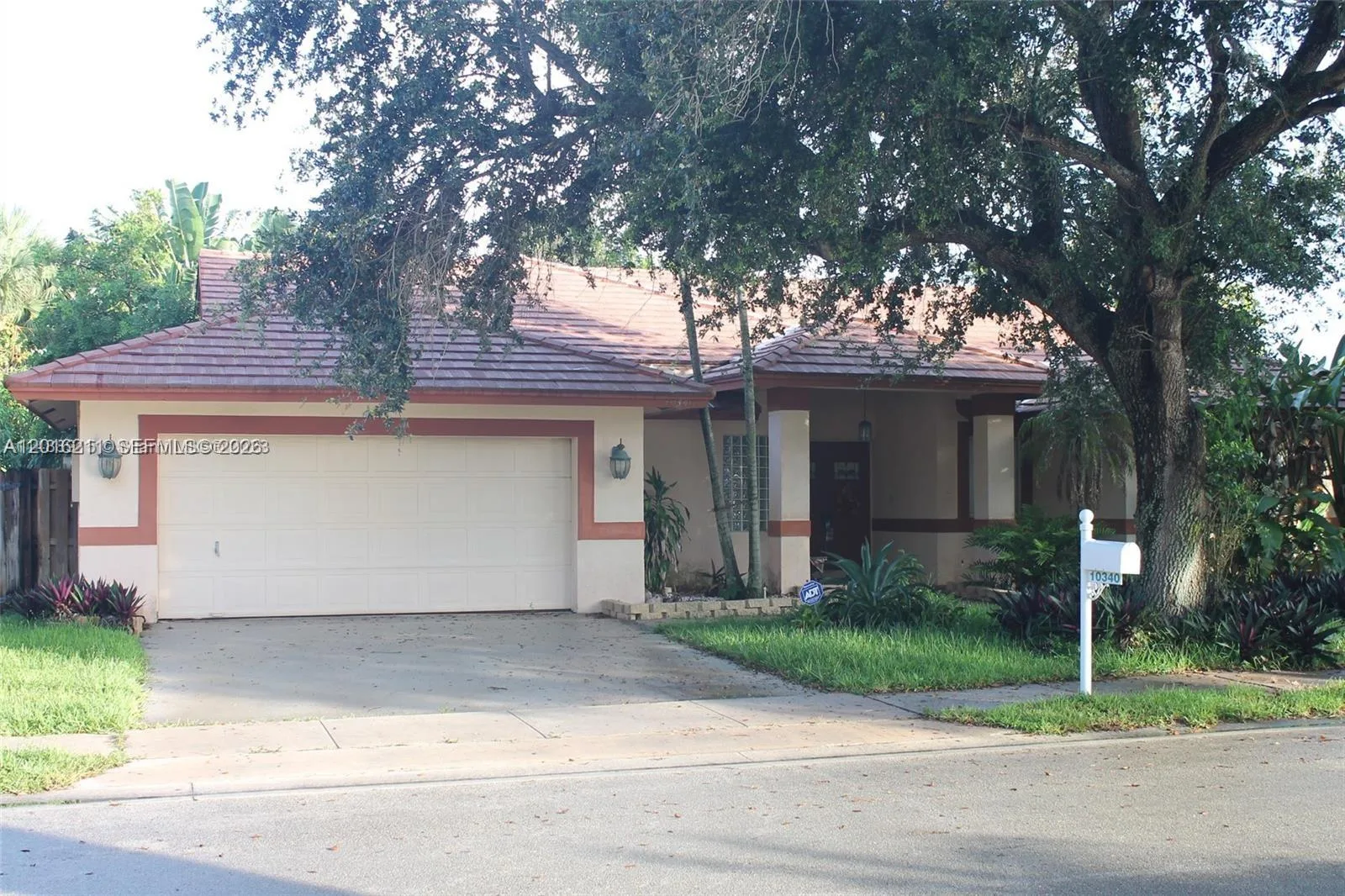 10340 SW 15th St, Pembroke Pines, FL 33025