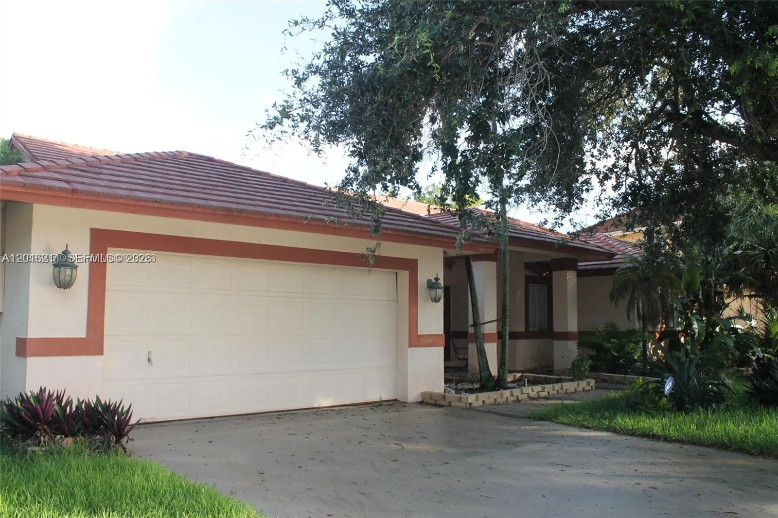 10340 SW 15th St, Pembroke Pines, FL 33025 photo 2