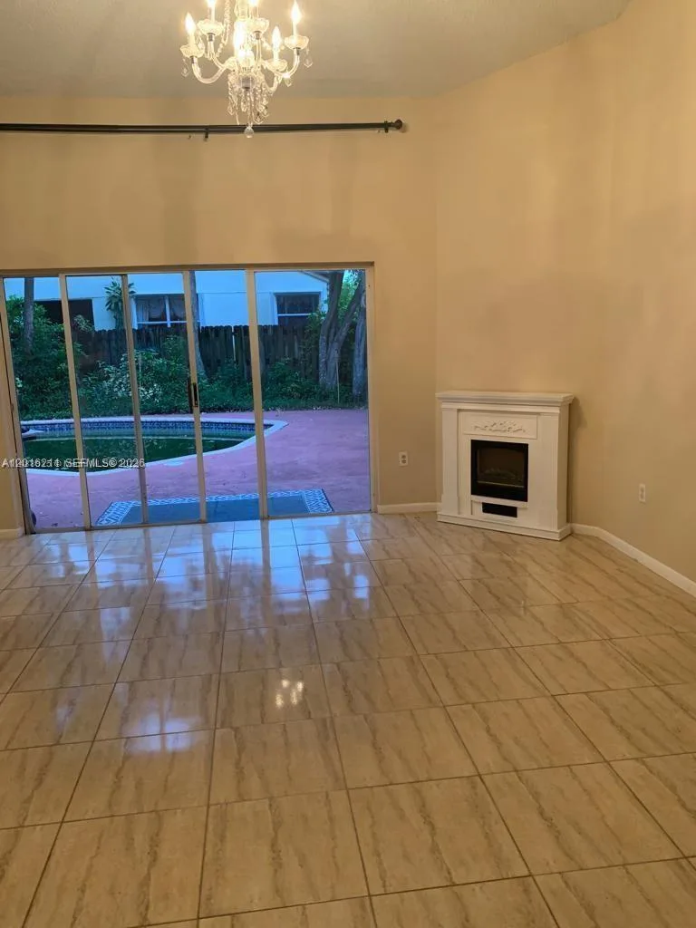 10340 SW 15th St, Pembroke Pines, FL 33025 photo 3