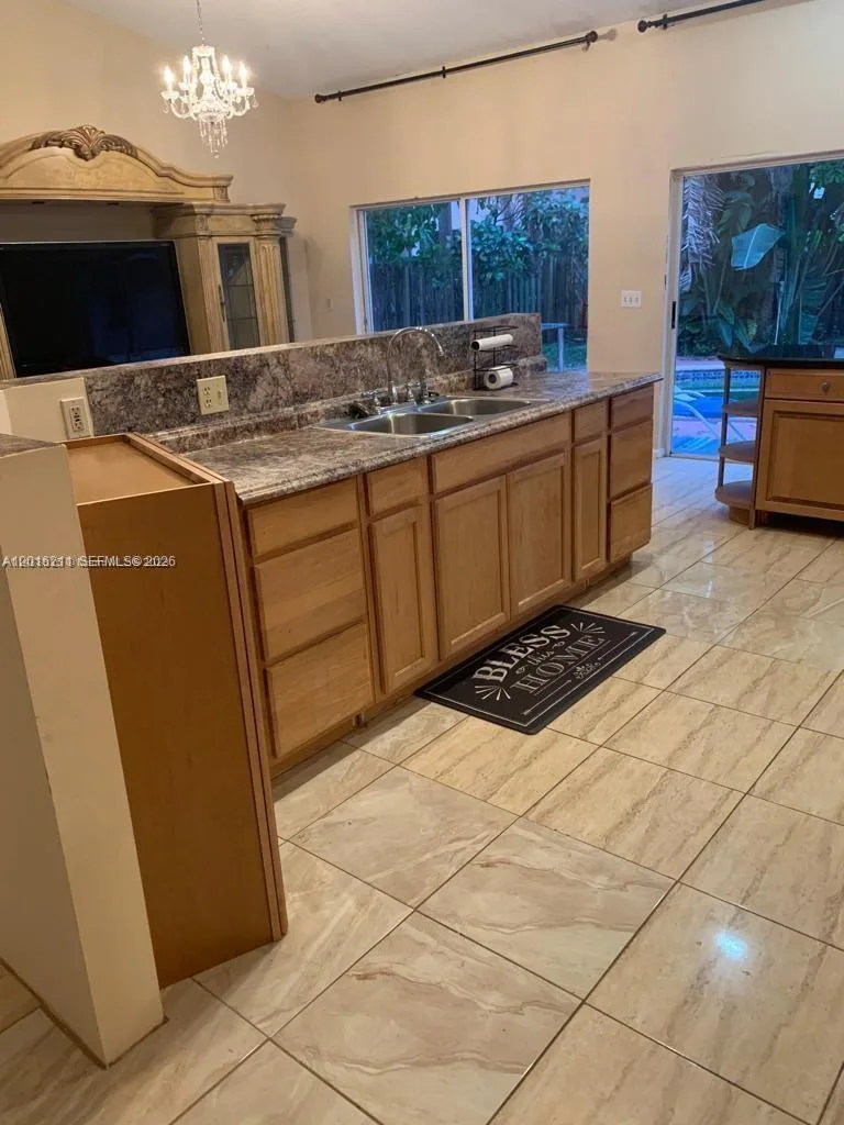10340 SW 15th St, Pembroke Pines, FL 33025 photo 5