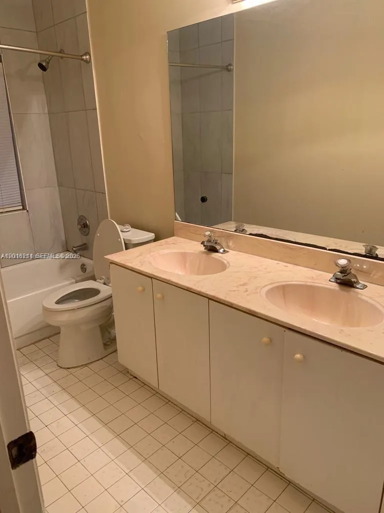 10340 SW 15th St, Pembroke Pines, FL 33025 photo 8